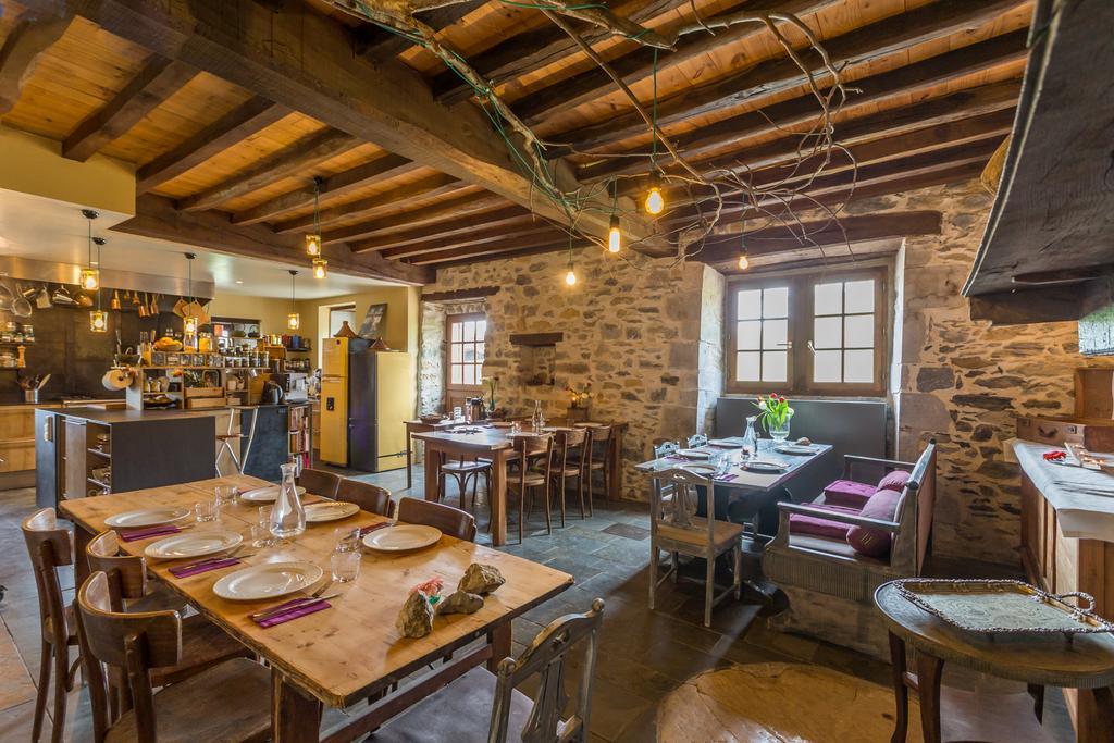Les Fous Du Village Saint-Esteben Экстерьер фото