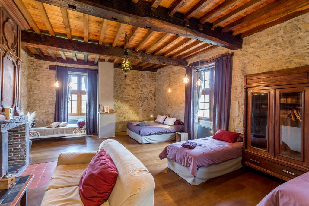 Les Fous Du Village Saint-Esteben Экстерьер фото